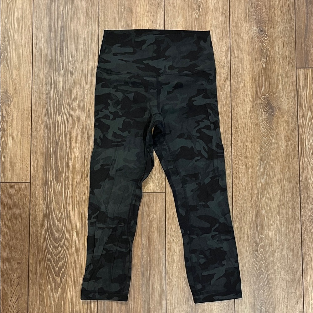 Lululemon women’s Align cropped leggings in green camo